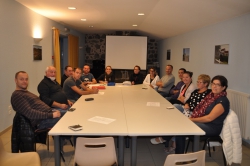 les participants aux...