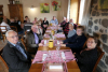 Une table de plus jeunes