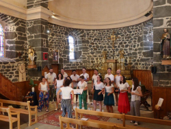 Les choristes à l'église